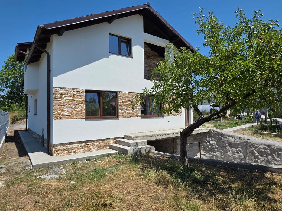 Casă Nouă la cheie zona Manastirii .