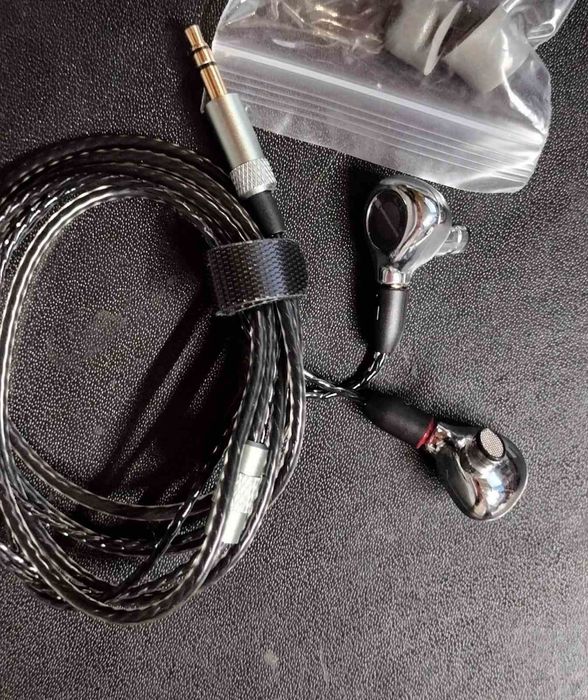 Q3     Hi Res музикален плеър  със слушалки Beyerdynamic