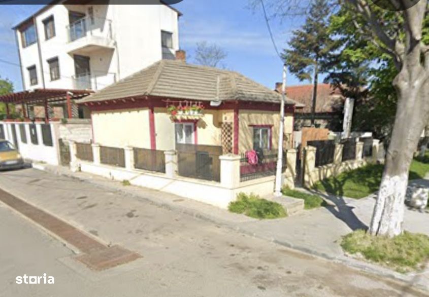 Casa pe colt cu deschidere de 13 ml și urbanism ce permite etajare.