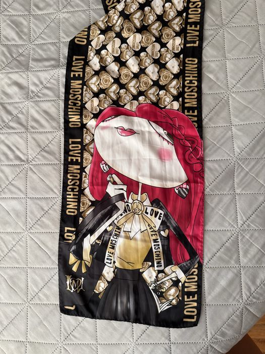 Шалче Love Moschino