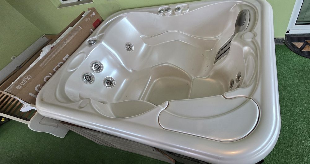 Джакузи HotSpring JetSetter