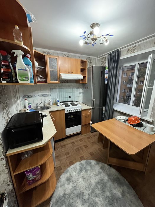 Продам полуторку назарбаева 84
