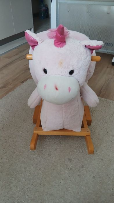 Люлеещо конче еднорог