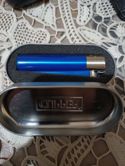 Vând brichetă cliper