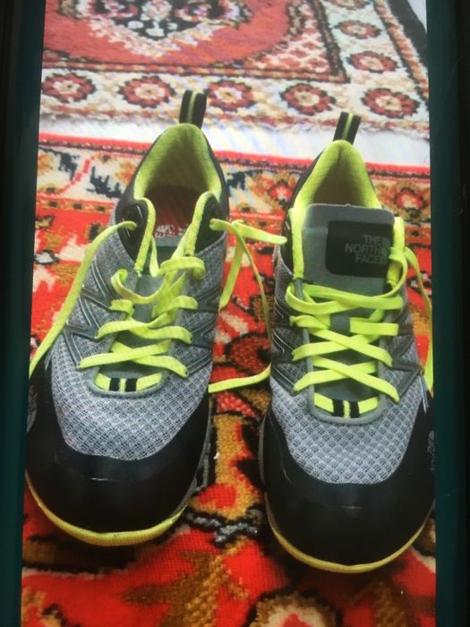 Vand adidasi northface