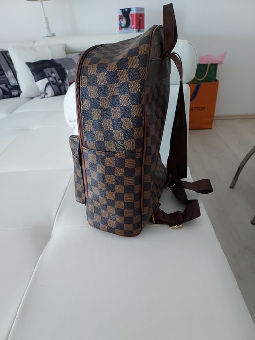 vând rucsac  barbatesc, un produs  de calitate,un  produs de import.