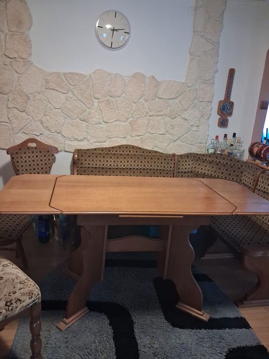 Vand coltar masa si scaune