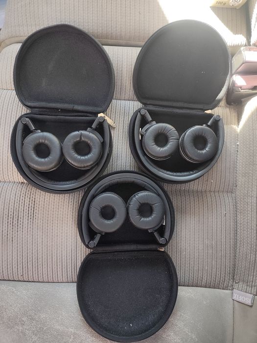 3 seturi Căști Mercedes AKG