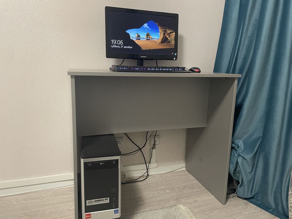 Продам стол серого цвета