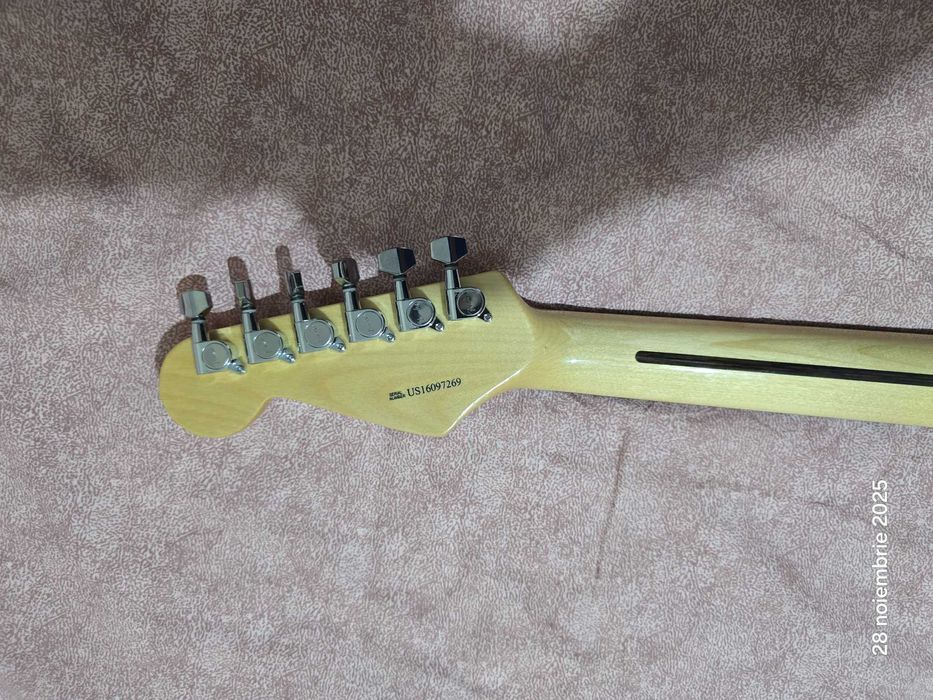 Chitara electrica Fender Standard Stratocaster SSS - Candy Cola