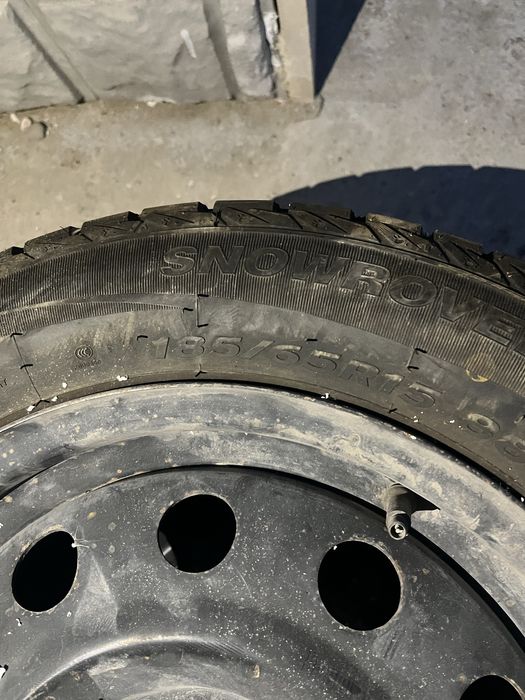 Зимние  шины 185/65 R15 и диски
