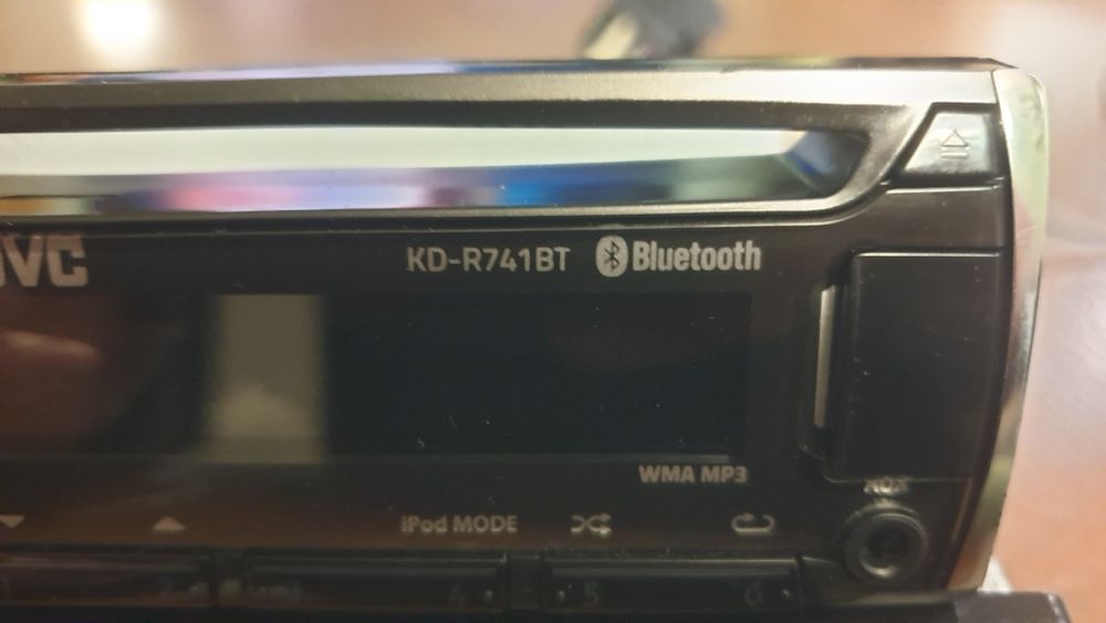 Авто плеър радио музика за кола JVC CD MP-3 USB AUX Bluetooth