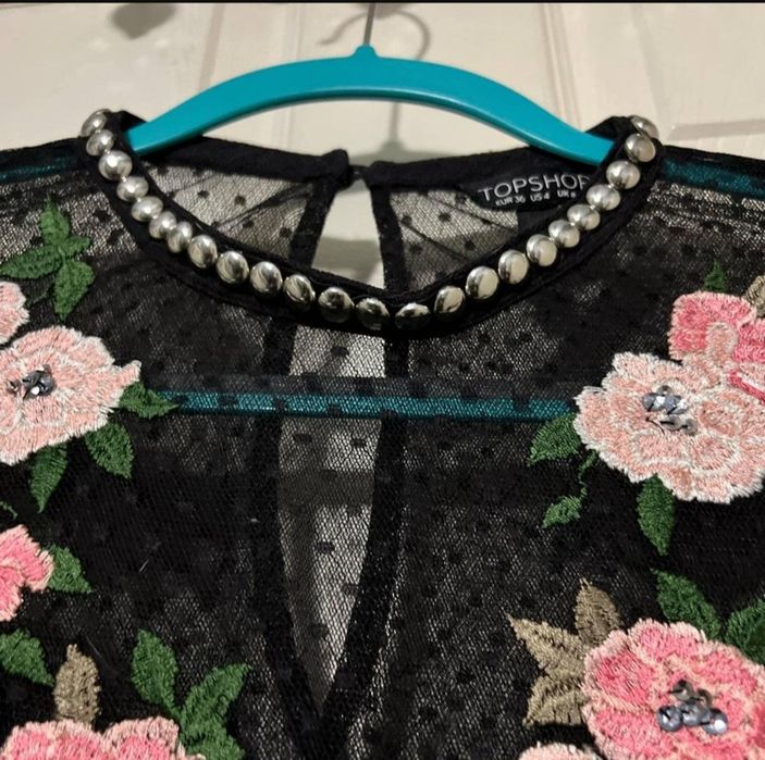 Нарядная блузка Topshop.