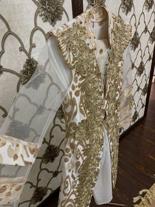 Продаю национальный ансамбль (недорого).