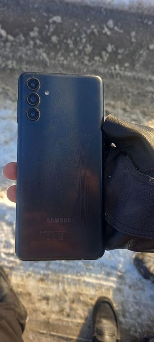 samsung A04s holati yaxshi faqat srochna sotiladi