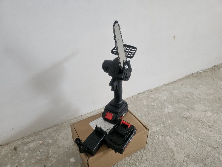 Акумолаторен верижен трион ЧИСТО НОВ