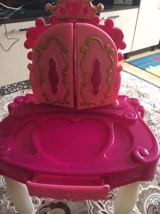 Срочно!!!Туалетный столик для принцессы