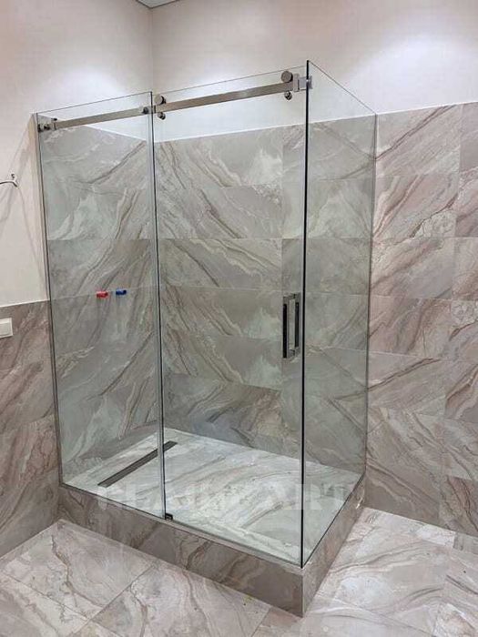 Стеклянные душевые перегородки
