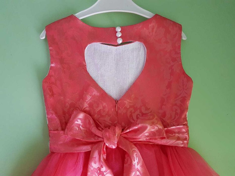 Продам платье для девочки
