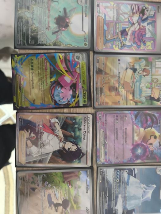 Vând cartonașe pokemon