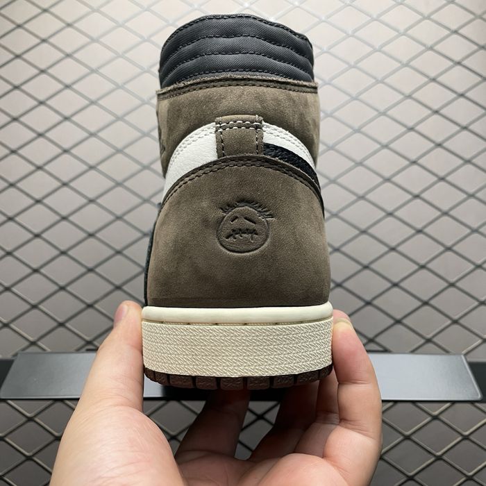 Jordan 1 X Travis Scot