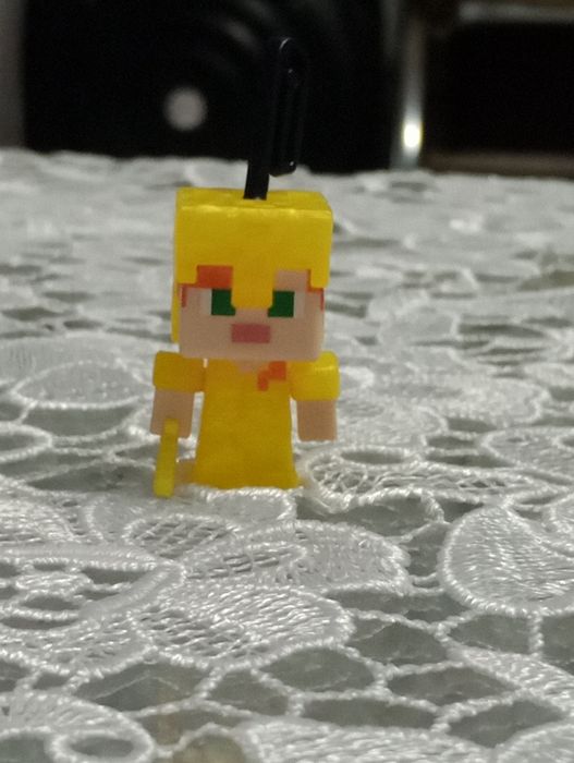 Set figurine Kinder Joy Minecraft Alex shulker și creper