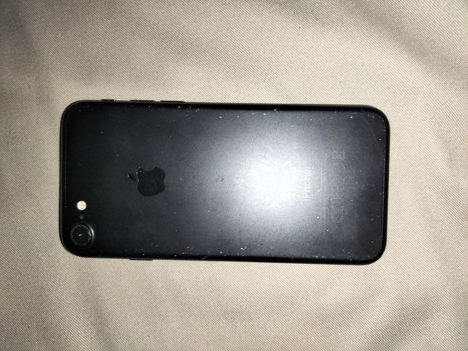Vând telefon aproape nou iPhone 7  sau la schimb pe diferite telefoane