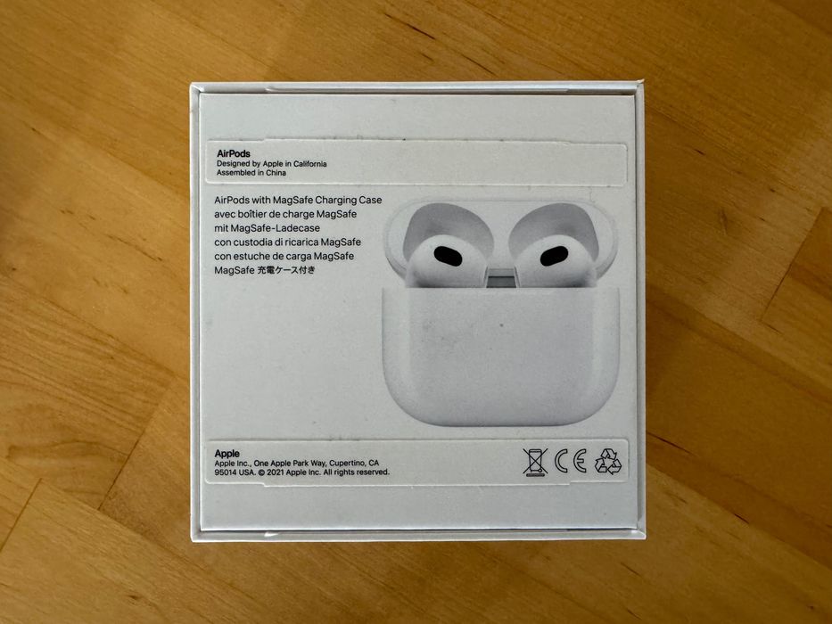 Apple AirPods 3 с MagSafe + нов защитен case