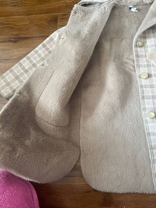 Теплое пальто на девочку 6-9 лет