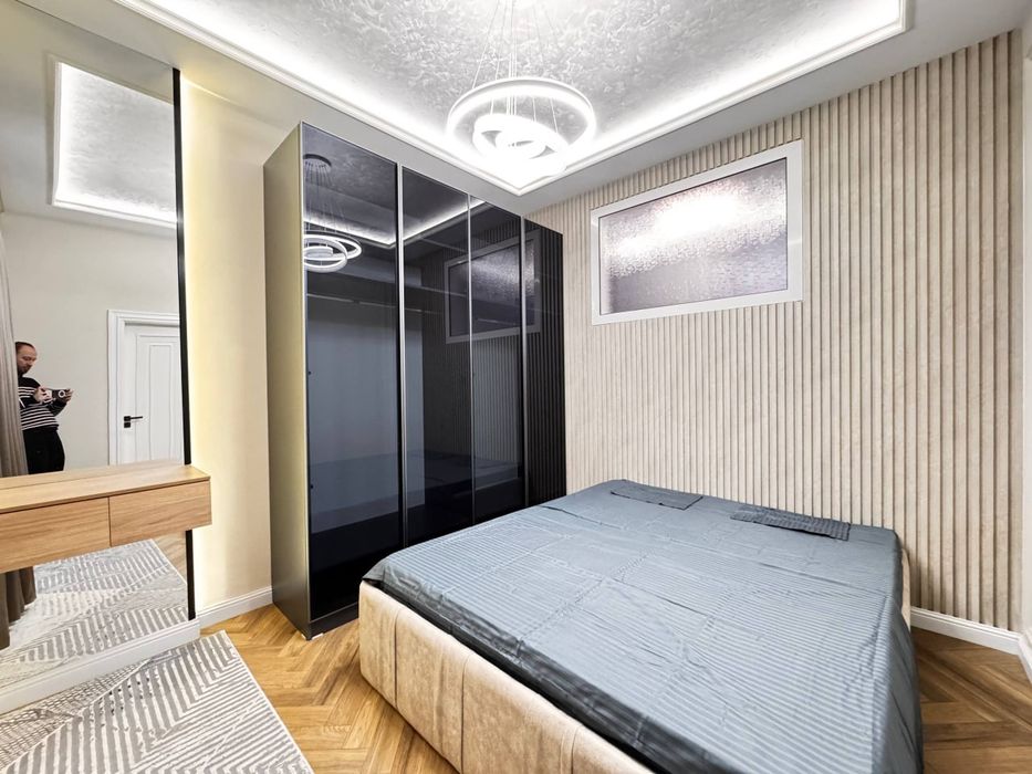 Продаётся 3х комнатная студия квартира на 1 - этаже. Титова