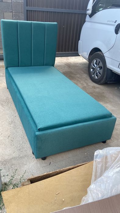 Кровать качественная с матрасом