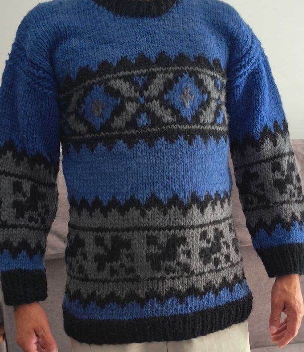 Pulover croșetat manual