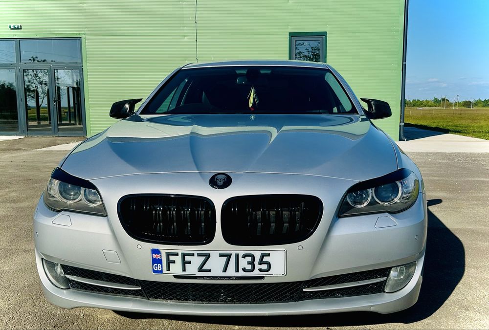 Vând BMW Seria 5 F10 import UK, volan pe dreapta, Stage 1 putere îmbunătățită, răspuns mai rapid al motorului, mașină întreținută, stare foarte bună
