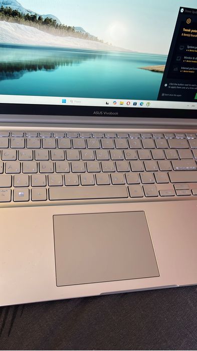 Продам vivobook Асус новый.