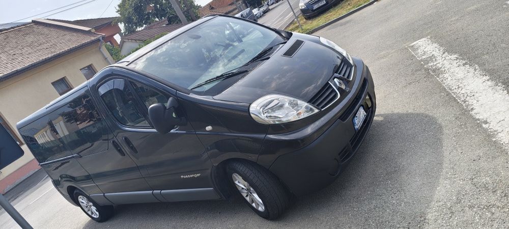 Renault trafic 2.0 dci 8+1 locuri