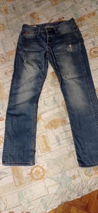 Мъжки скъсани дънки