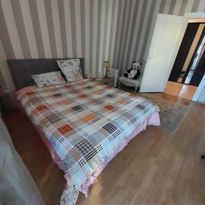 Дава се под наем Тристаен апартамент в София, Център - 90 кв.м за 561 € - Снимка #1