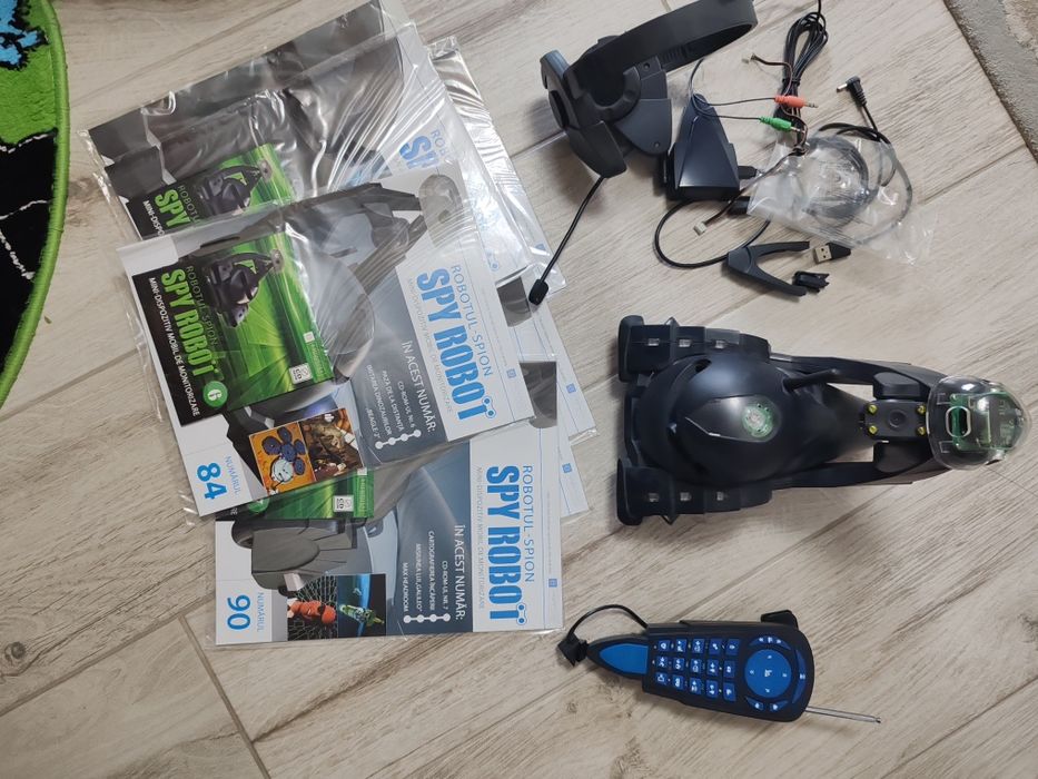 Robotul spion, complet pana la nr 90. Este nou