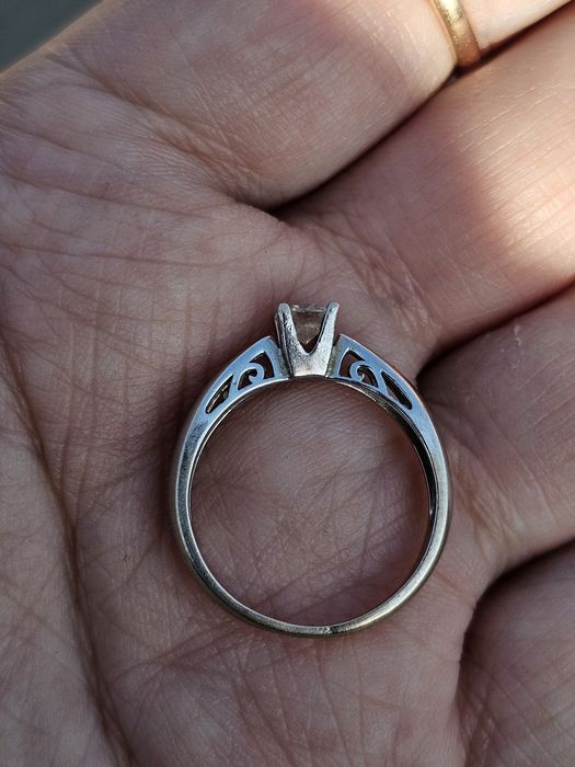 Бриллиант 4.5мм 585проба