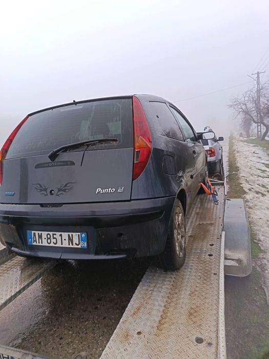 De vanzare FIAT PUNTO 1.9 DIZEL SERVO ELECTRIC mai multe detalii în privat județul Mehedinți 2000 lei negociabil