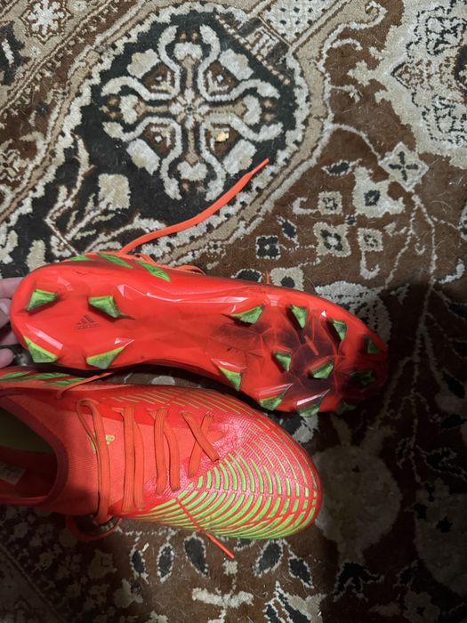 Продавам бутонки adidas predator