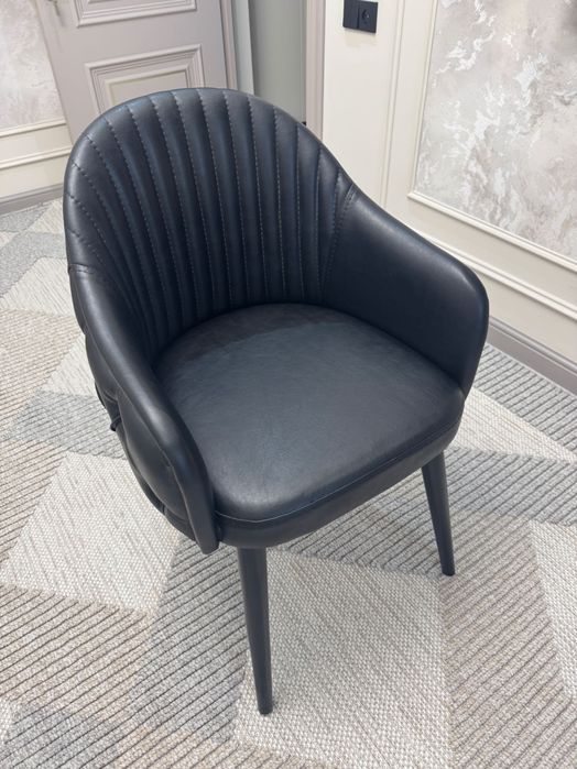 Стул, кожанный черный