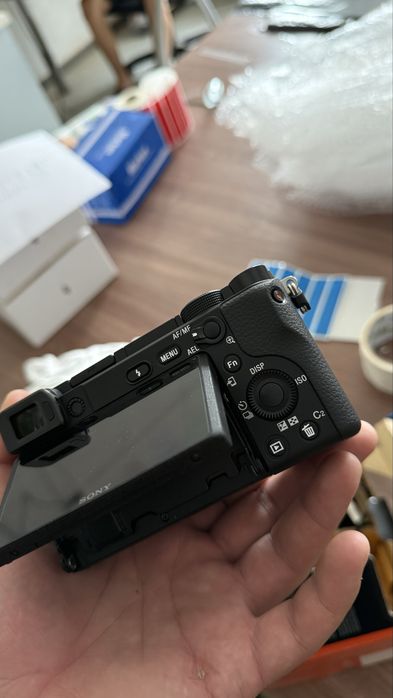 Sony α6400 + 16–50mm OSS