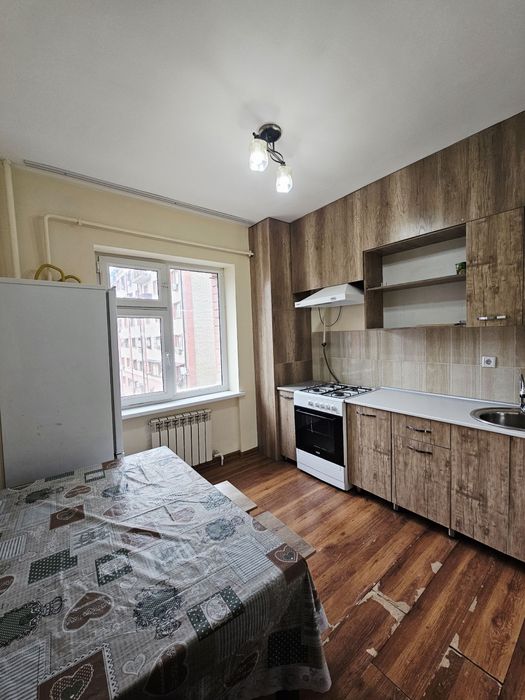 Сергели 8 худуд.2 хона 4 этаж срочно сотилади