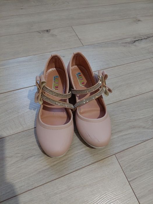 Продам туфли 33р и 32р