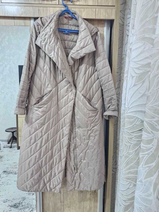 Продается куртка, плащ/Сотилад куртка