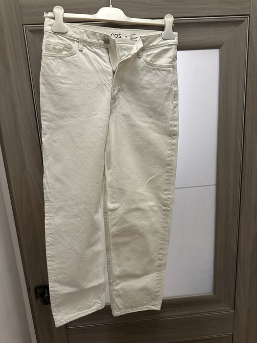 Белые джинсы COS