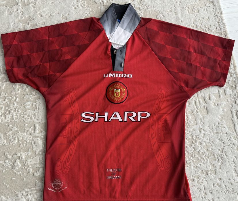 Vand tricou de fotbal Manchester United