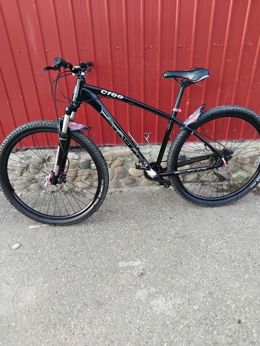 Vând  bicicleta în stare bună are roti de 29 si frane pe ulei