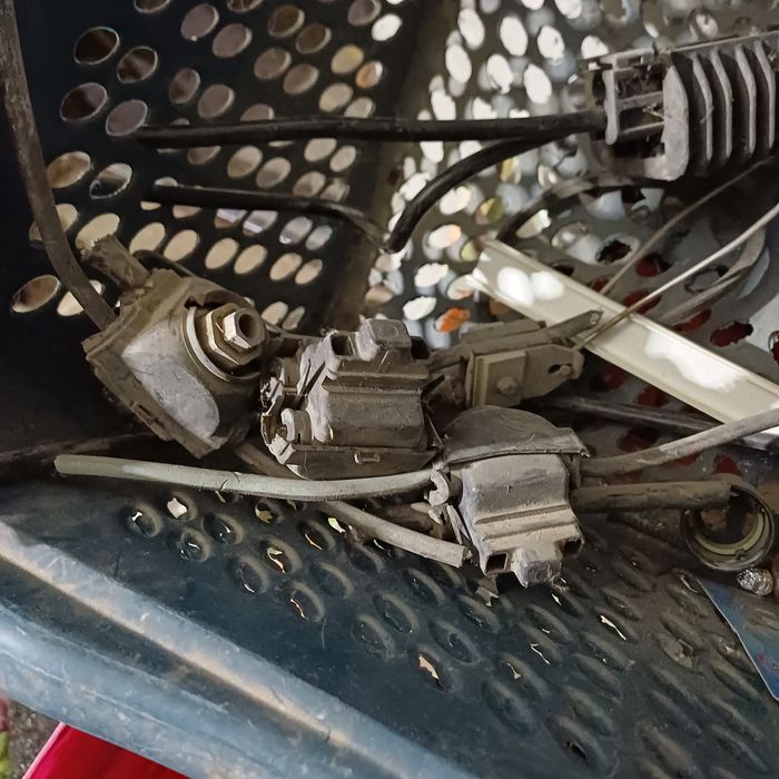 Зажимы и орешки для проводов